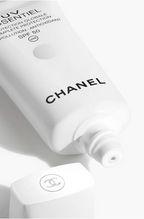 Chanel UV Essentiel Complete Protection UV - Pollution - Antioxidant SPF 50 UVA 30ml