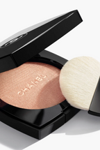 Chanel Poudre Lumiere Highlighting Powder 8.5gm - Shade: Warm Gold